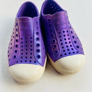 Native Toddler Shoes sz 8 Irridecent Purple Grape